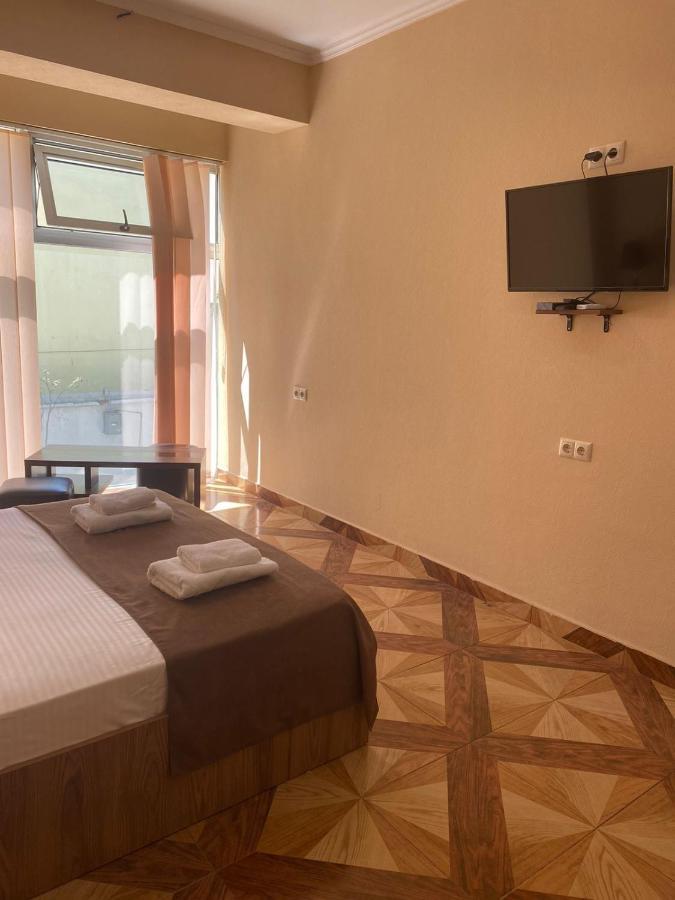 Hotel Saburtalo Roni Tbilisi ภายนอก รูปภาพ
