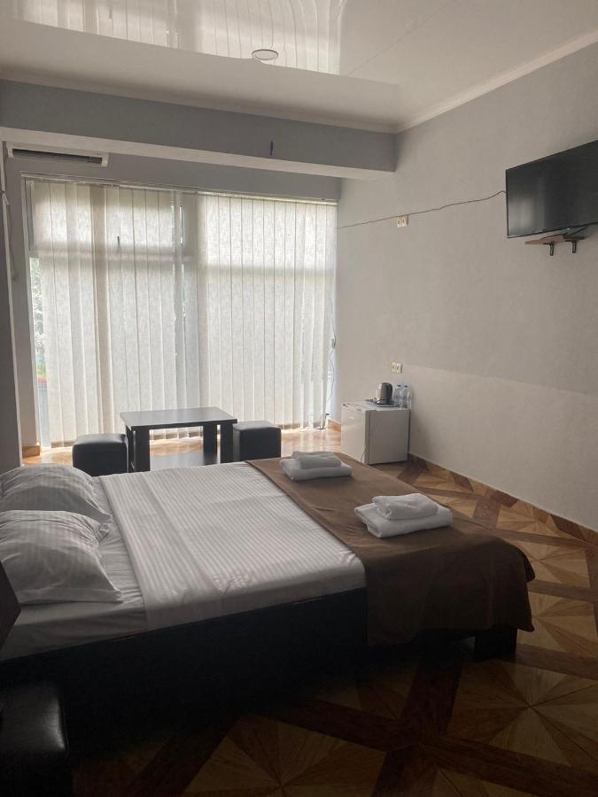 Hotel Saburtalo Roni Tbilisi ภายนอก รูปภาพ