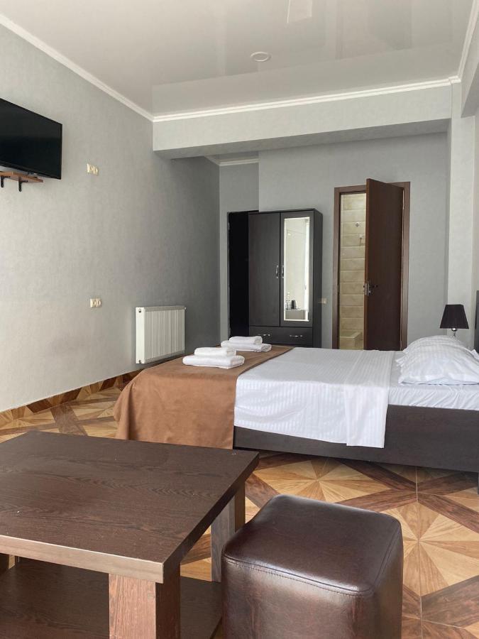 Hotel Saburtalo Roni Tbilisi ภายนอก รูปภาพ